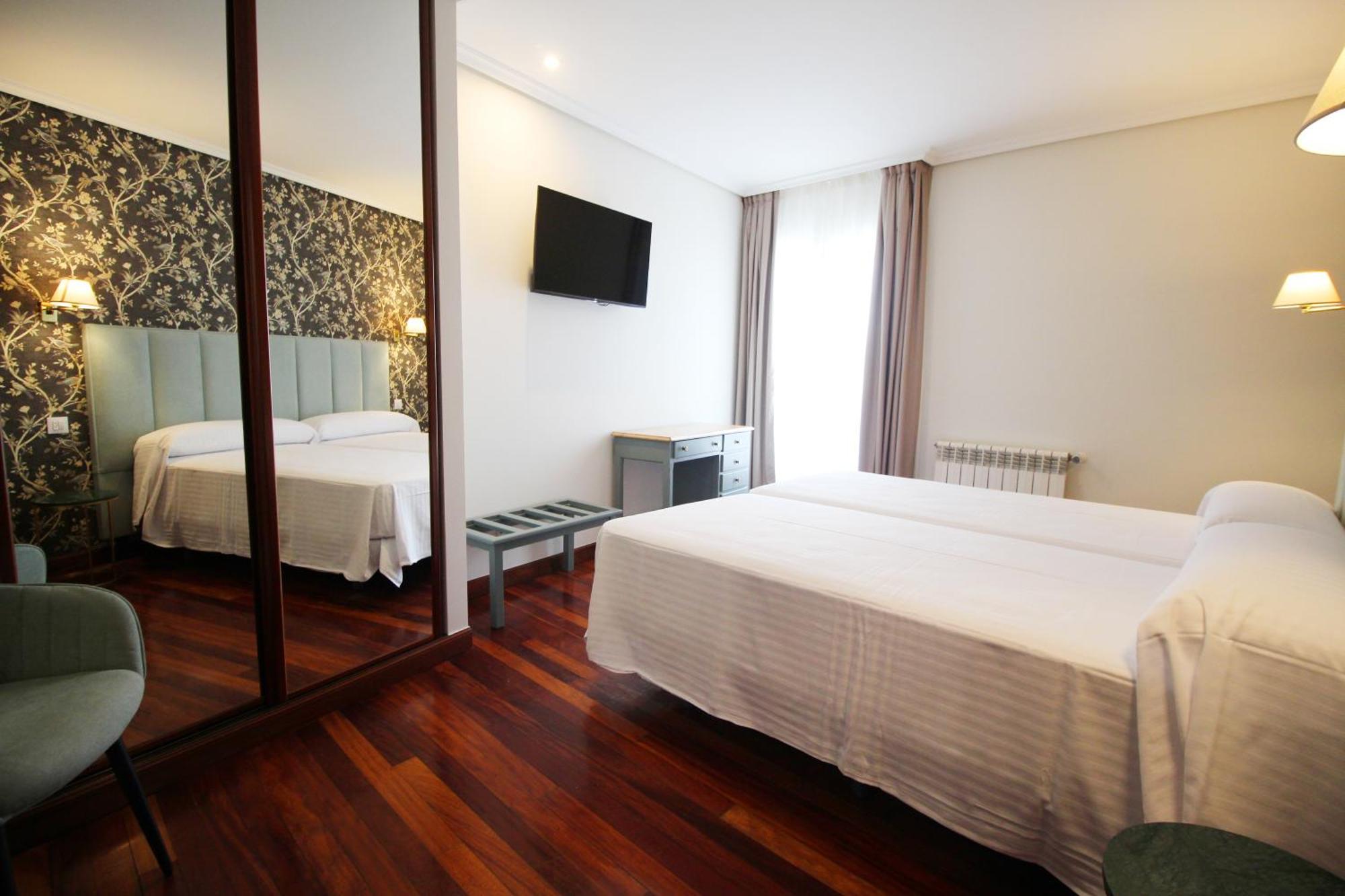 Hosteria De Adarzo Auto Check Santander Exterior photo